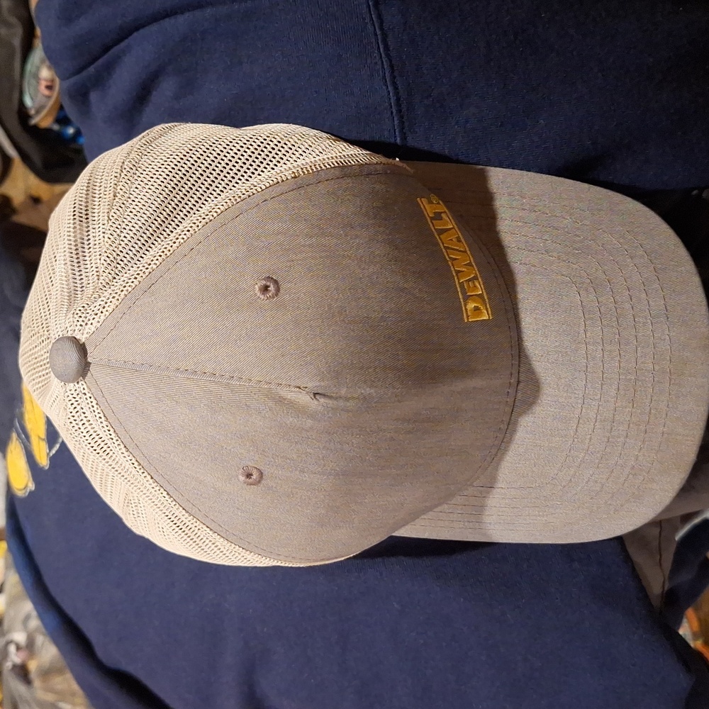 DeWalt hat